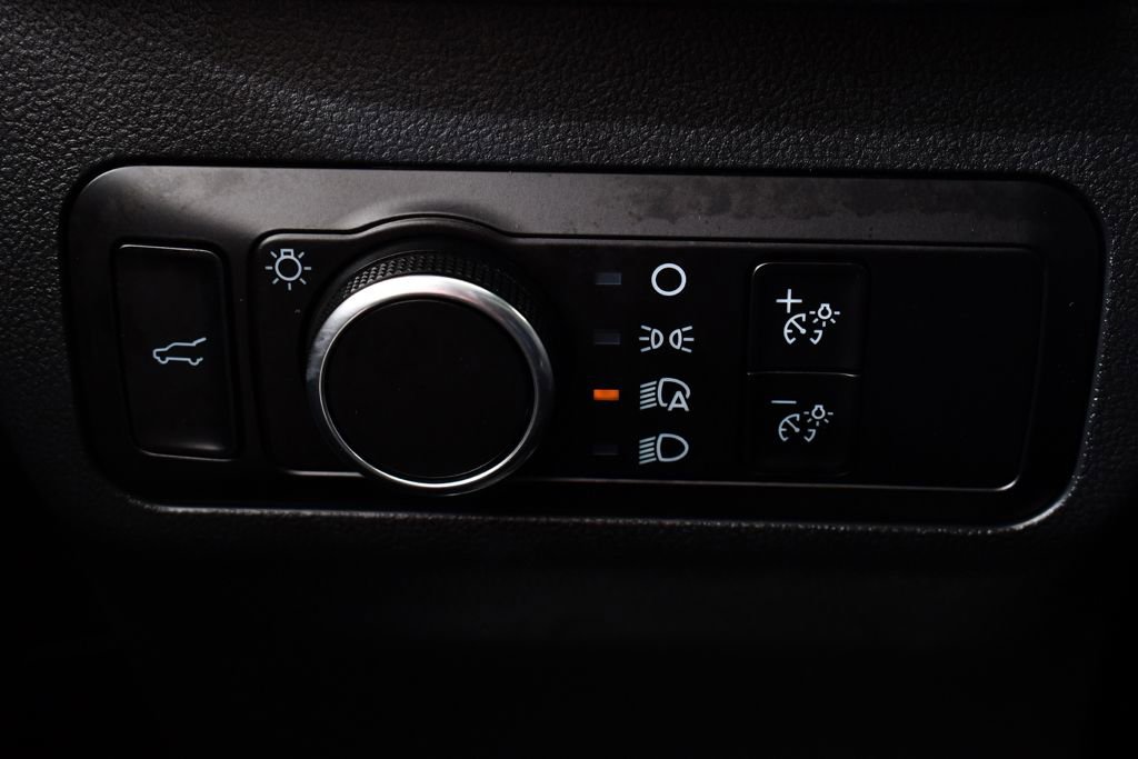 Used 2022 Ford Escape SE w/ SE Sport Appearance Package image 30