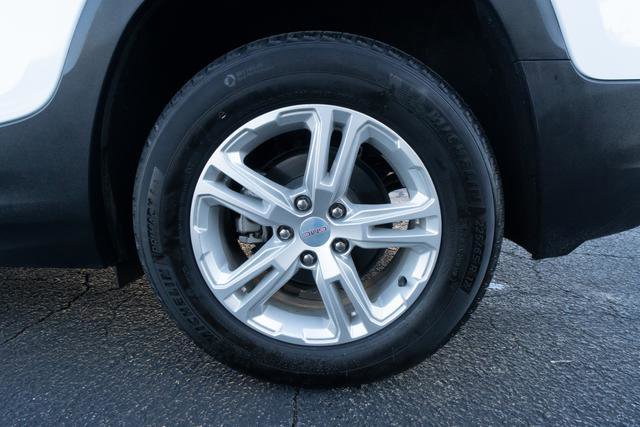 Used 2024 GMC Terrain SLE w/ Driver Convenience Package image 41