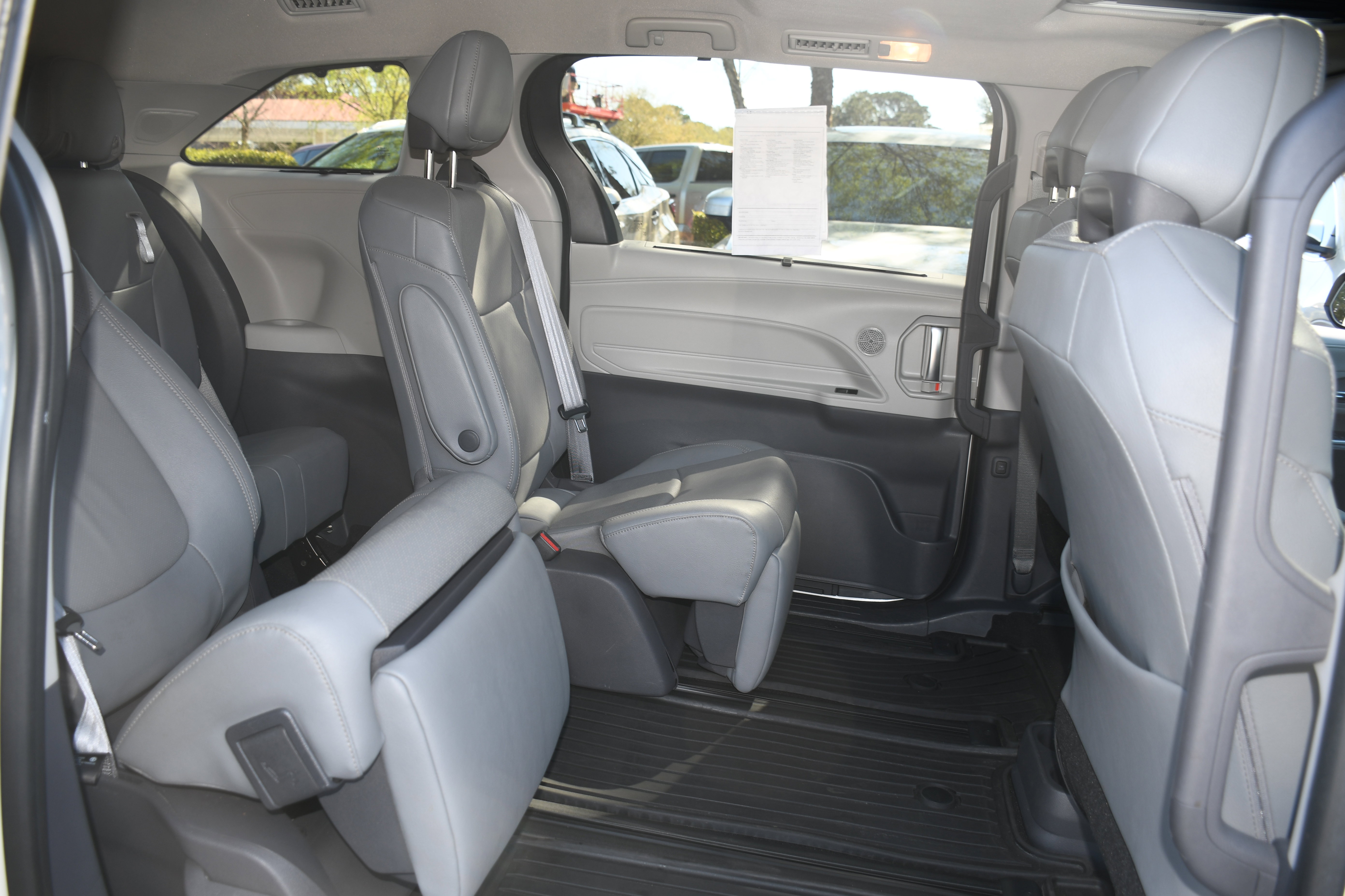 Used 2021 Toyota Sienna Limited image 20