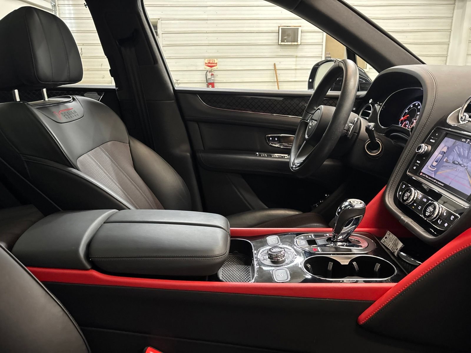 Used 2020 Bentley Bentayga AWD/4WD image 28