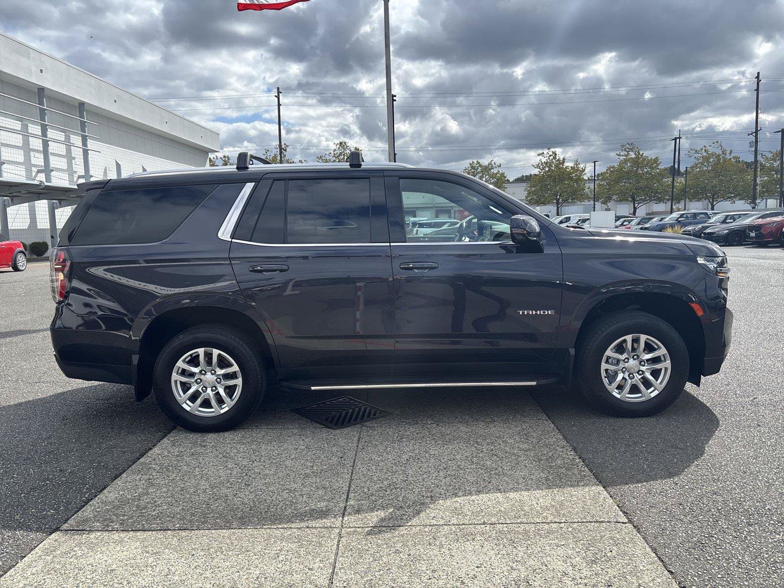 Used 2022 Chevrolet Tahoe LT w/ Luxury Package AWD/4WD image 5