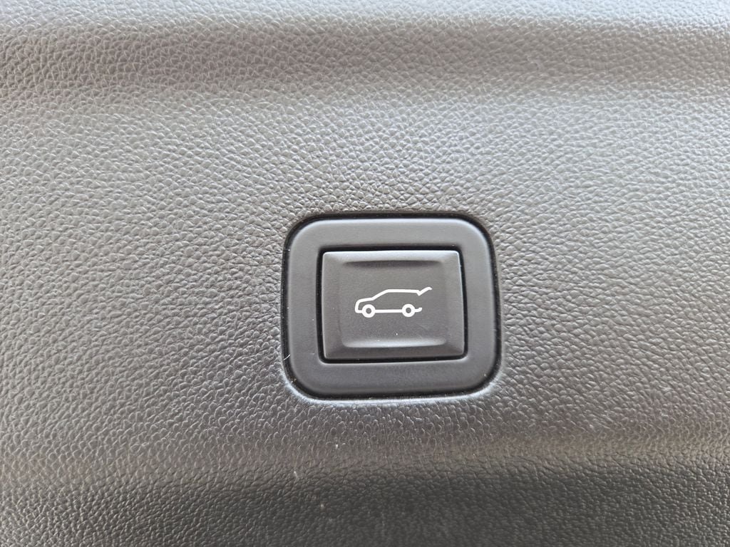 Used 2023 Chevrolet Suburban RST w/ Luxury Package RWD image 15