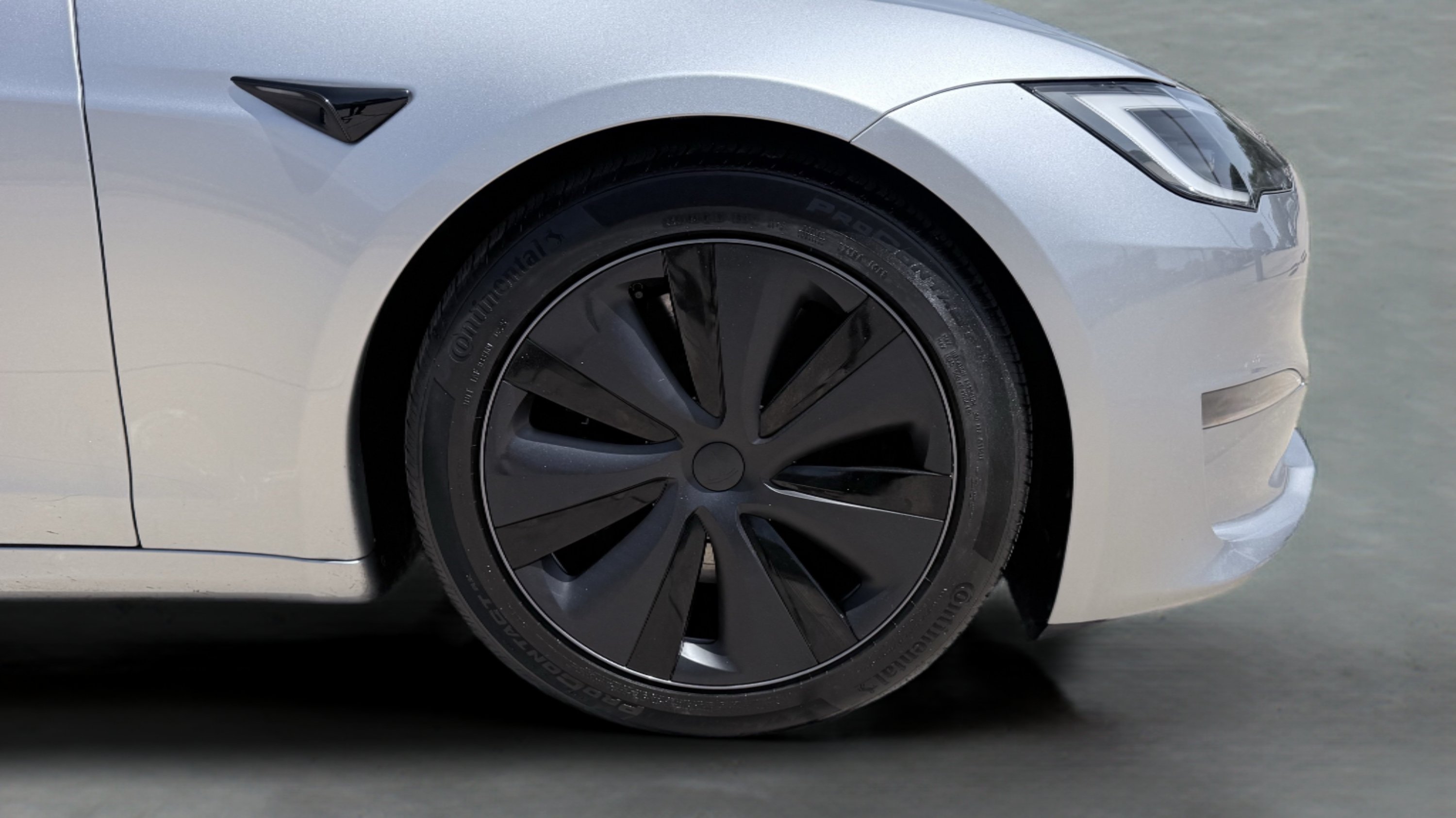 Used 2025 Tesla Model S AWD/4WD image 9