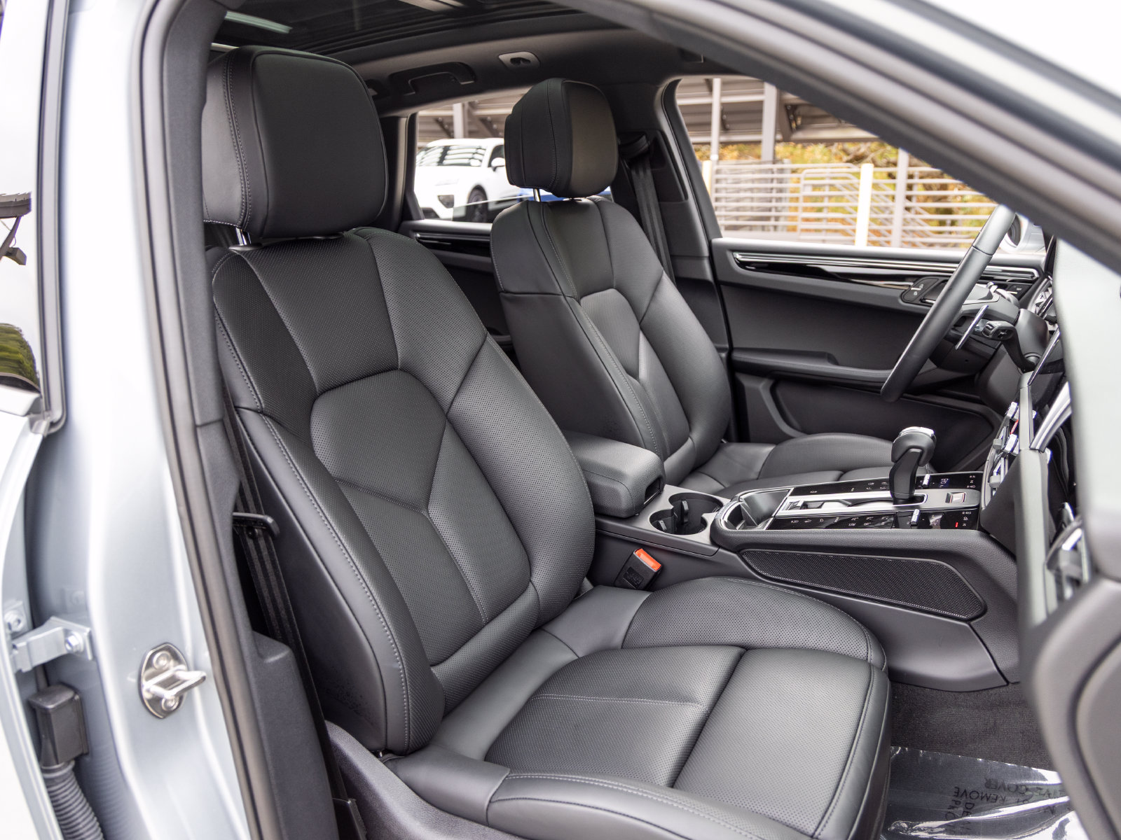 Used 2026 Porsche Macan AWD/4WD image 66