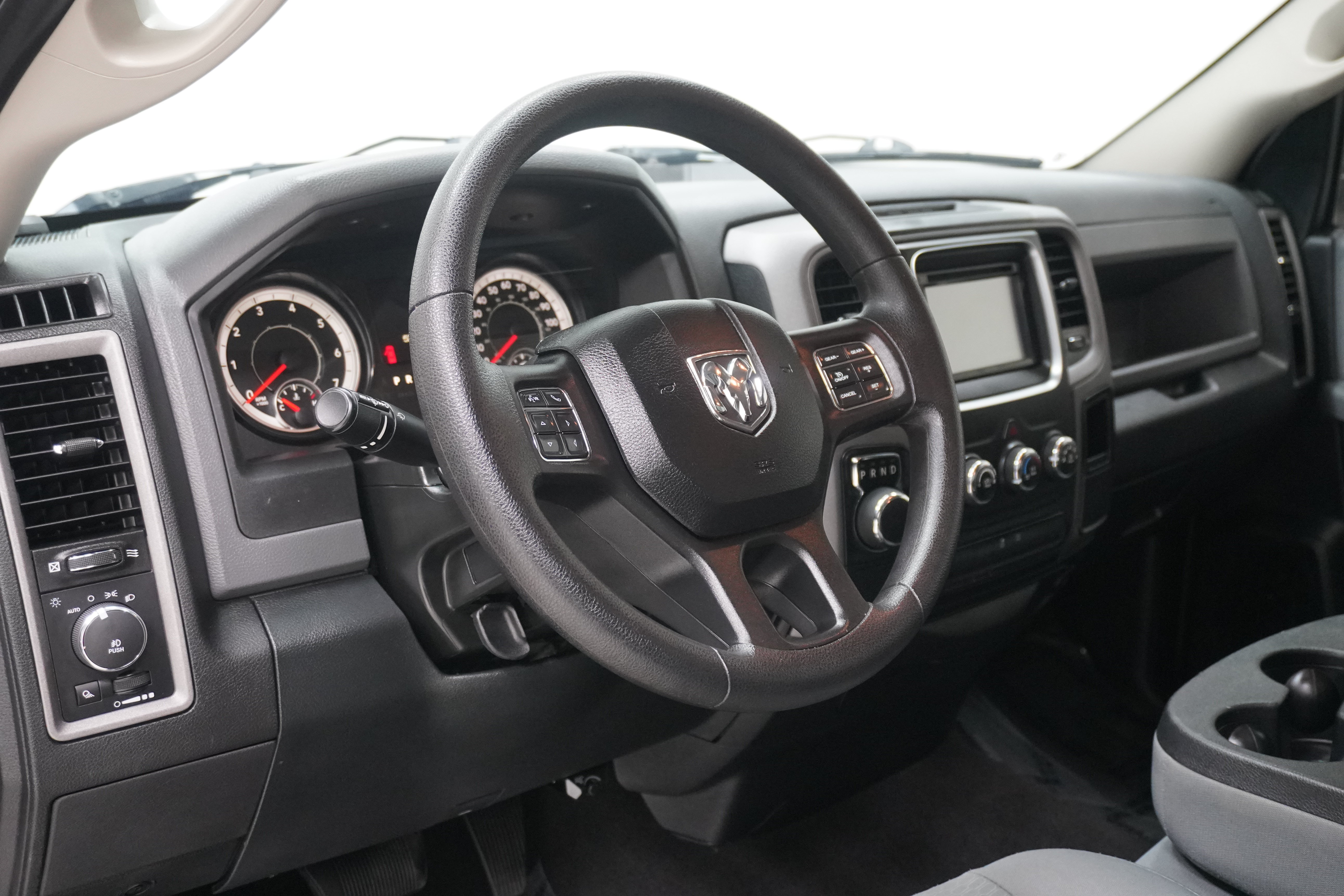 Used 2017 RAM 1500 Express RWD image 10