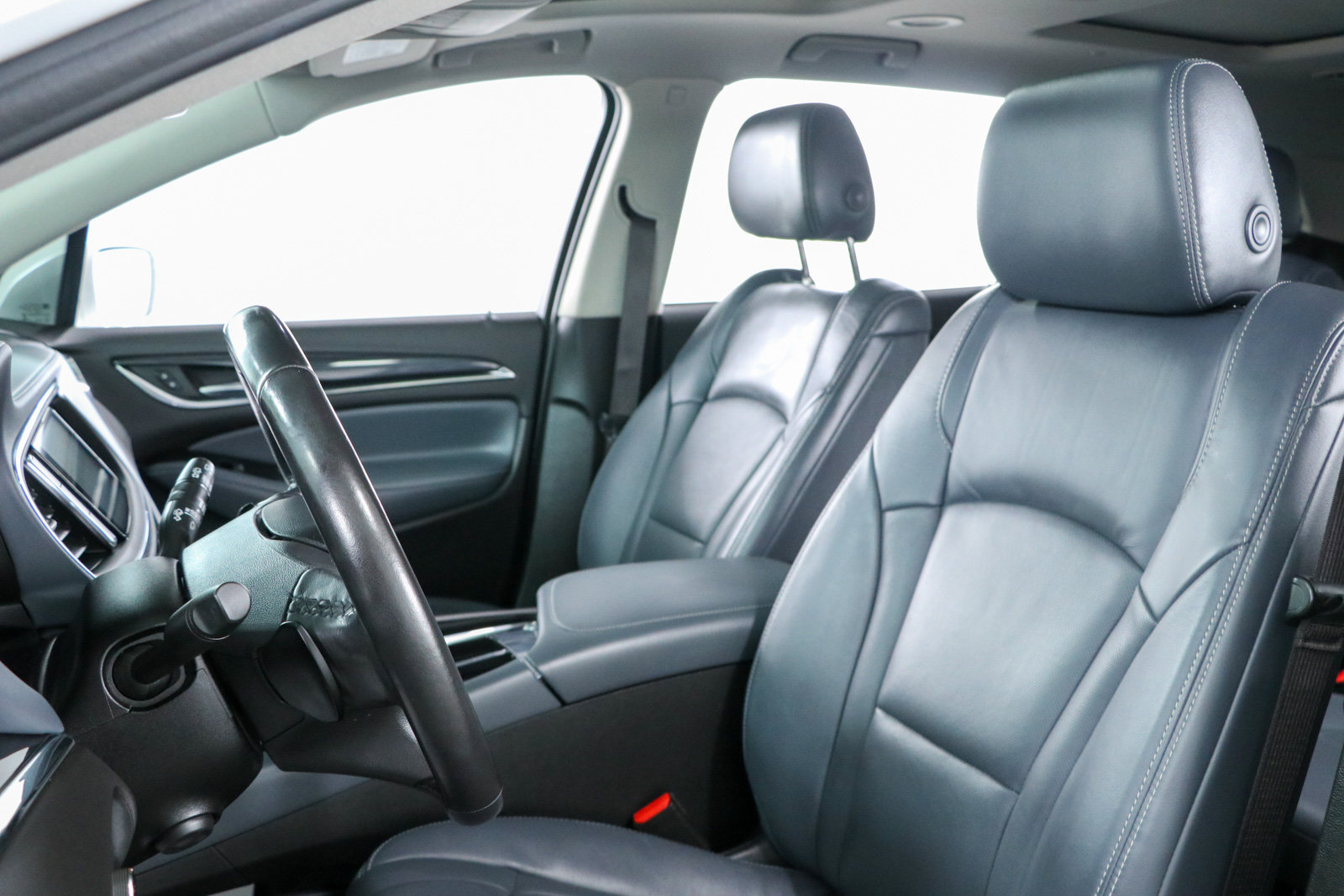Used 2020 Buick Enclave Premium w/ Sun and Sites Package FWD image 25