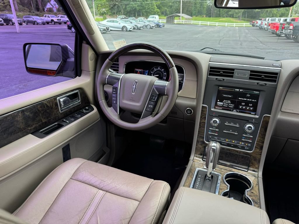 Used 2015 Lincoln Navigator 4WD image 22