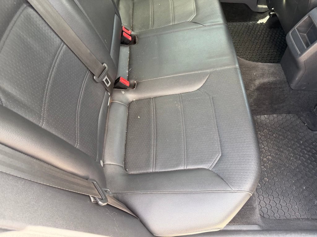 Used 2017 Volkswagen Passat 1.8T R-Line FWD image 18
