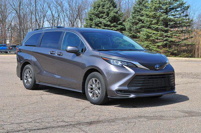 Certified 2023 Toyota Sienna LE w/ LE Plus Package
