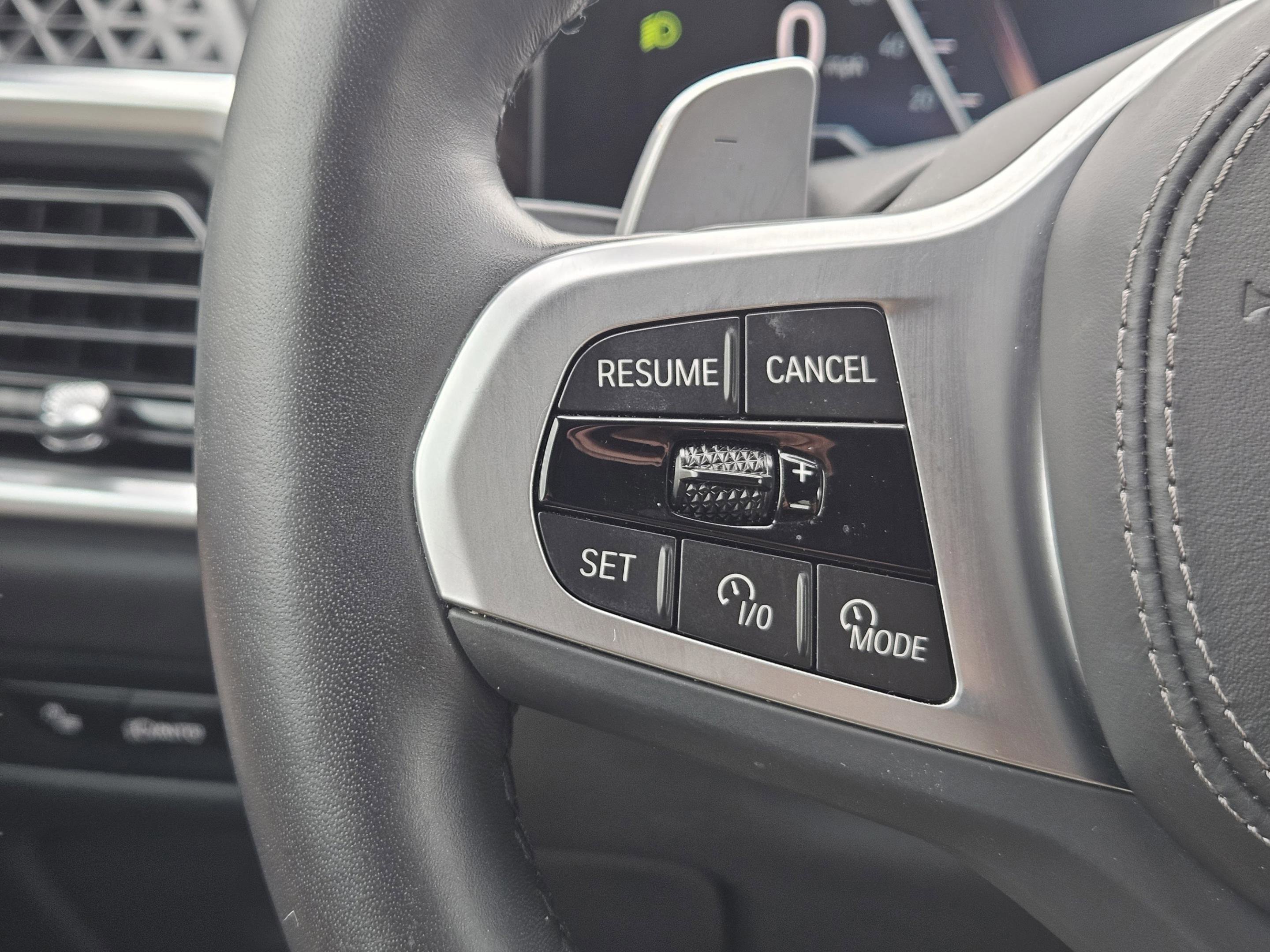 Used 2024 BMW X6 xDrive40i w/ Premium Package image 28