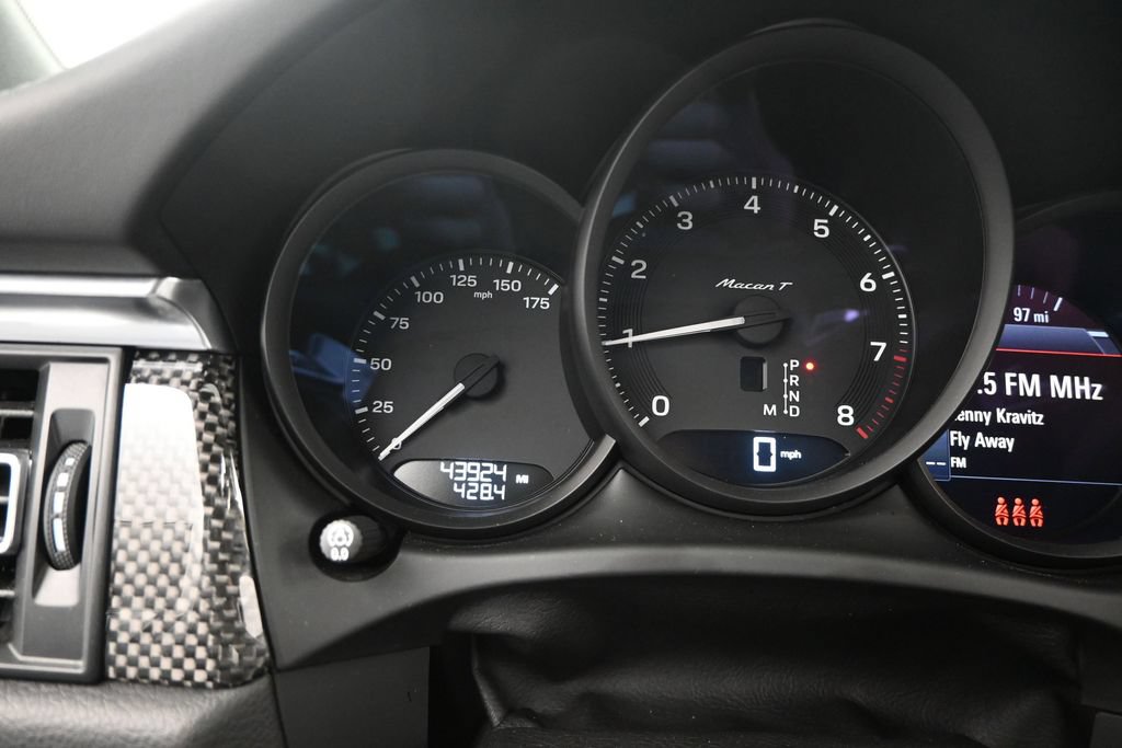 Used 2024 Porsche Macan Turbo AWD/4WD image 23