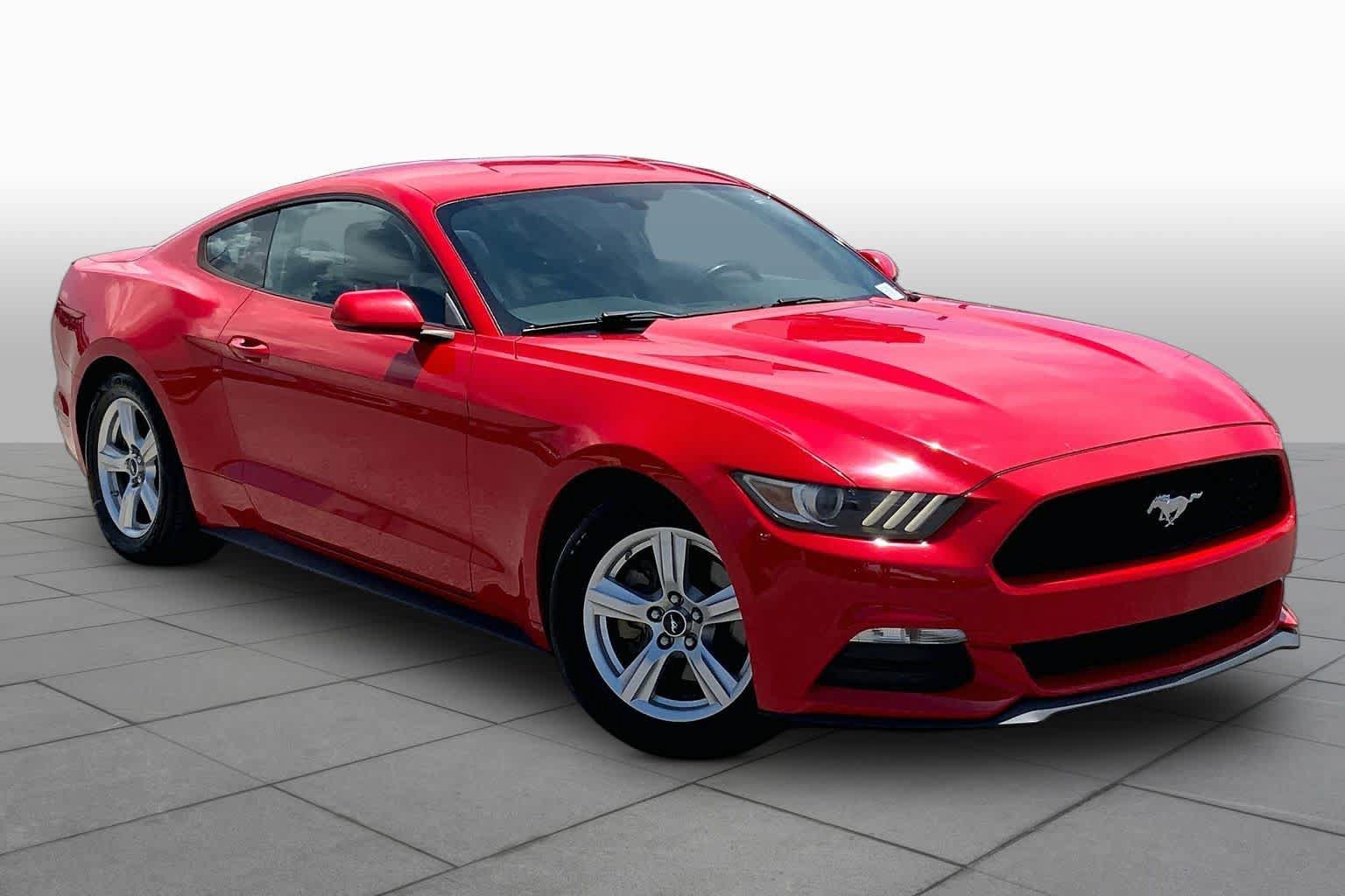 Used 2015 Ford Mustang Coupe RWD image 3