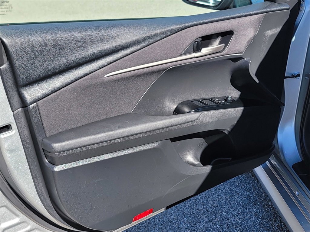 Used 2025 Toyota Camry LE image 13