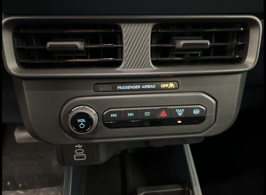 New 2025 Ford Maverick XL image 13