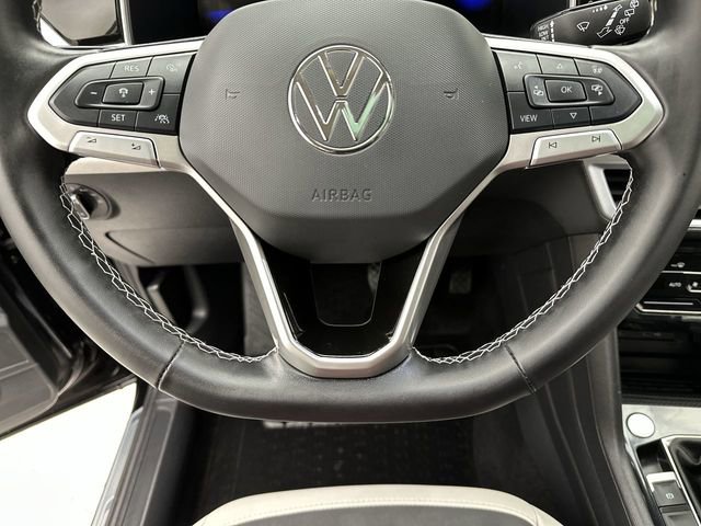 Certified 2025 Volkswagen Taos SE image 15