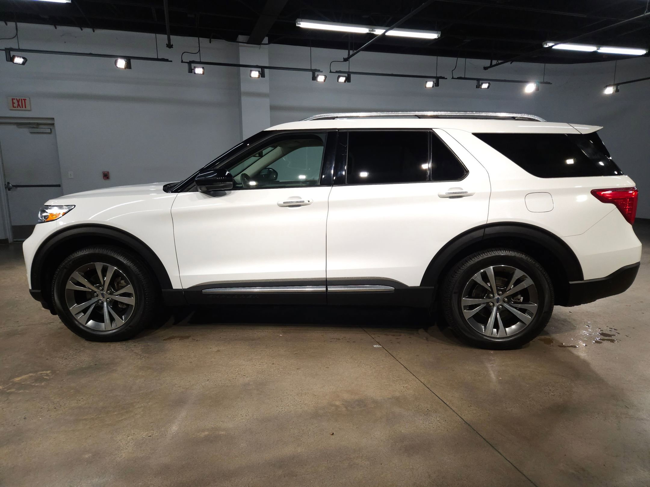 Used 2020 Ford Explorer Platinum image 4