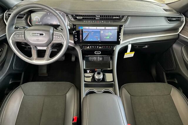 New 2026 Jeep Grand Cherokee Altitude AWD/4WD image 10
