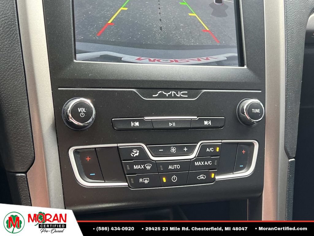 Used 2020 Ford Fusion SE FWD image 22