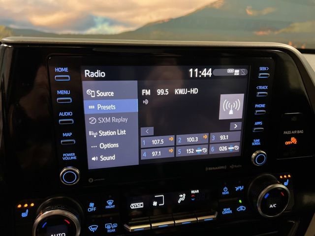Used 2022 Toyota Highlander XLE AWD/4WD image 39