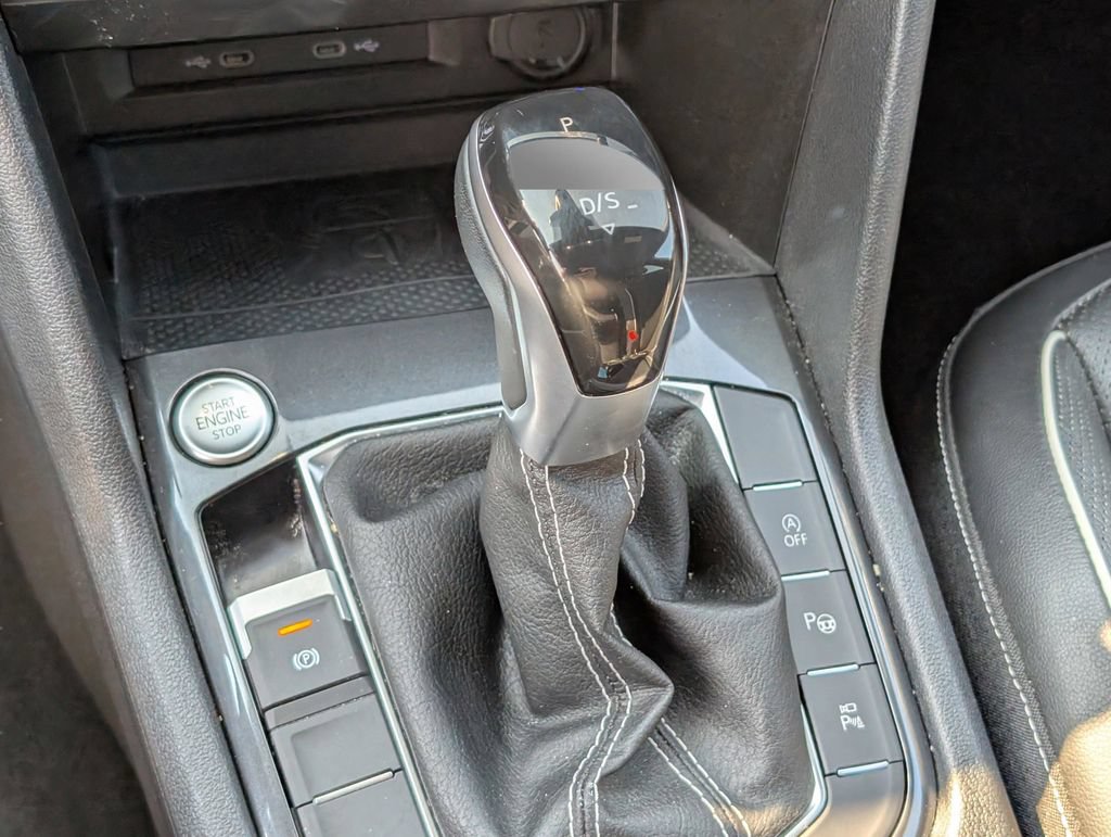 Used 2022 Volkswagen Tiguan SEL R-Line AWD/4WD image 18