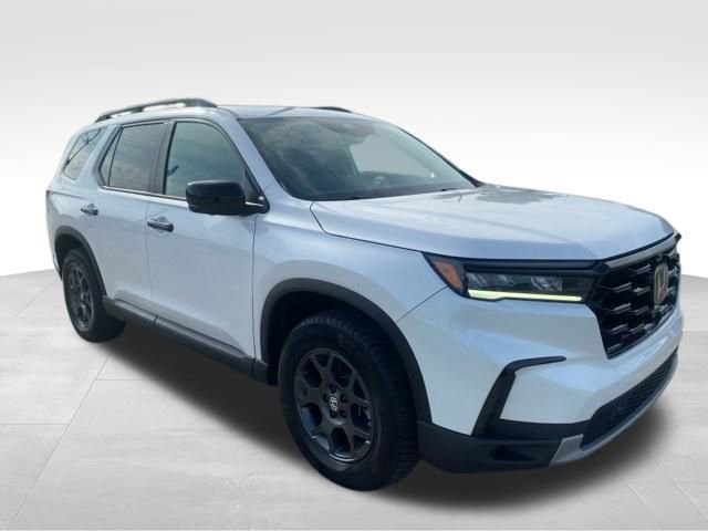 Used 2025 Honda Pilot TrailSport image 8