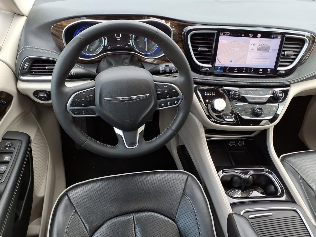 Used 2023 Chrysler Pacifica Limited FWD image 9