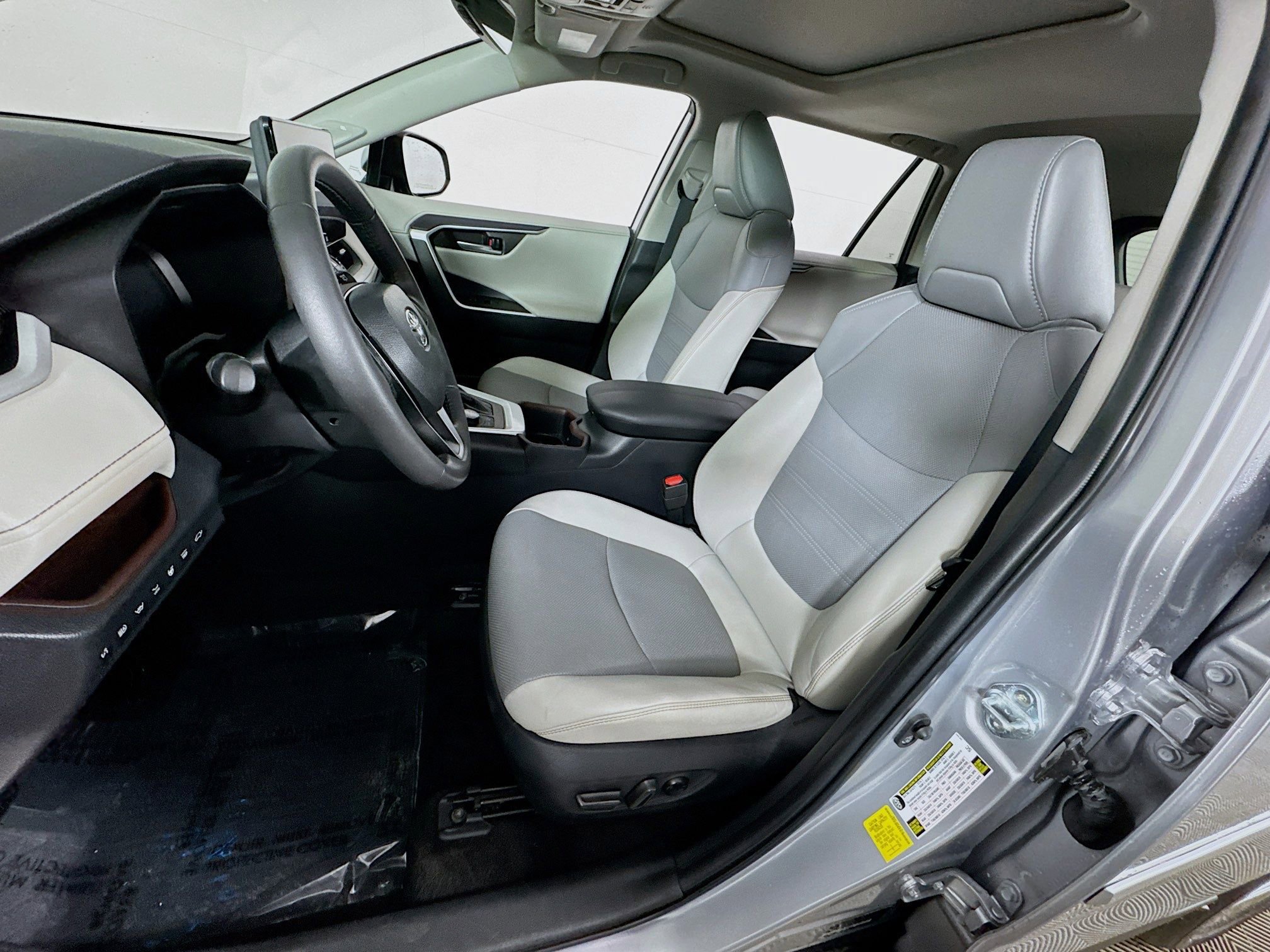 Used 2023 Toyota RAV4 Limited AWD/4WD image 12