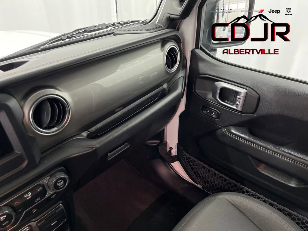 Used 2020 Jeep Wrangler Unlimited Sahara image 30