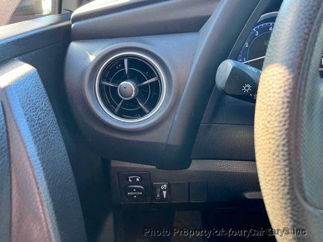 Used 2018 Toyota Corolla LE FWD image 29