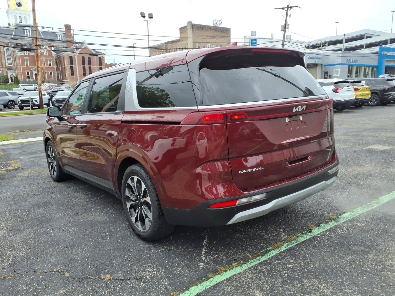 Used 2023 Kia Carnival EX FWD image 7
