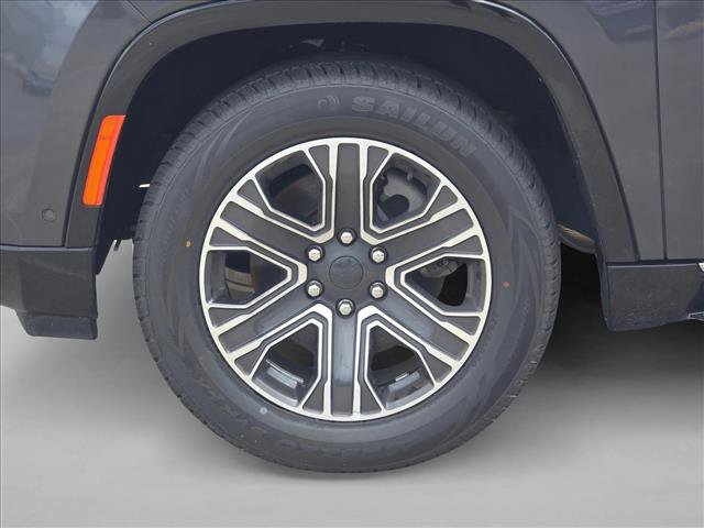 Used 2024 Jeep Wagoneer L Series II w/ Flexible Seating Group RWD image 14