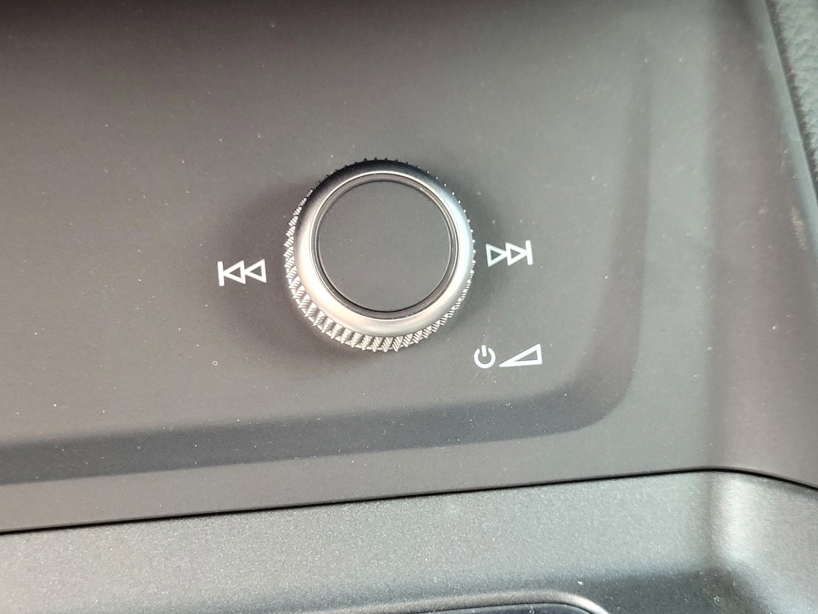 Used 2024 Audi Q3 2.0T Premium Plus w/ Premium Plus Package image 19