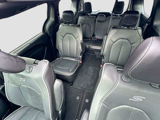 Used 2025 Chrysler Pacifica Limited w/ Uconnect Theater Family Group AWD/4WD image 23