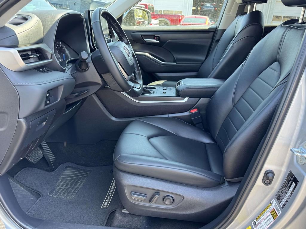 Used 2024 Toyota Highlander XLE image 21