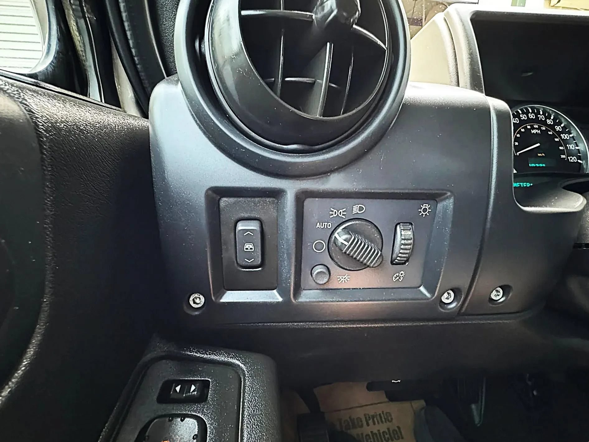 Used 2005 HUMMER H2 SUT w/ Preferred Equipment Group AWD/4WD image 35