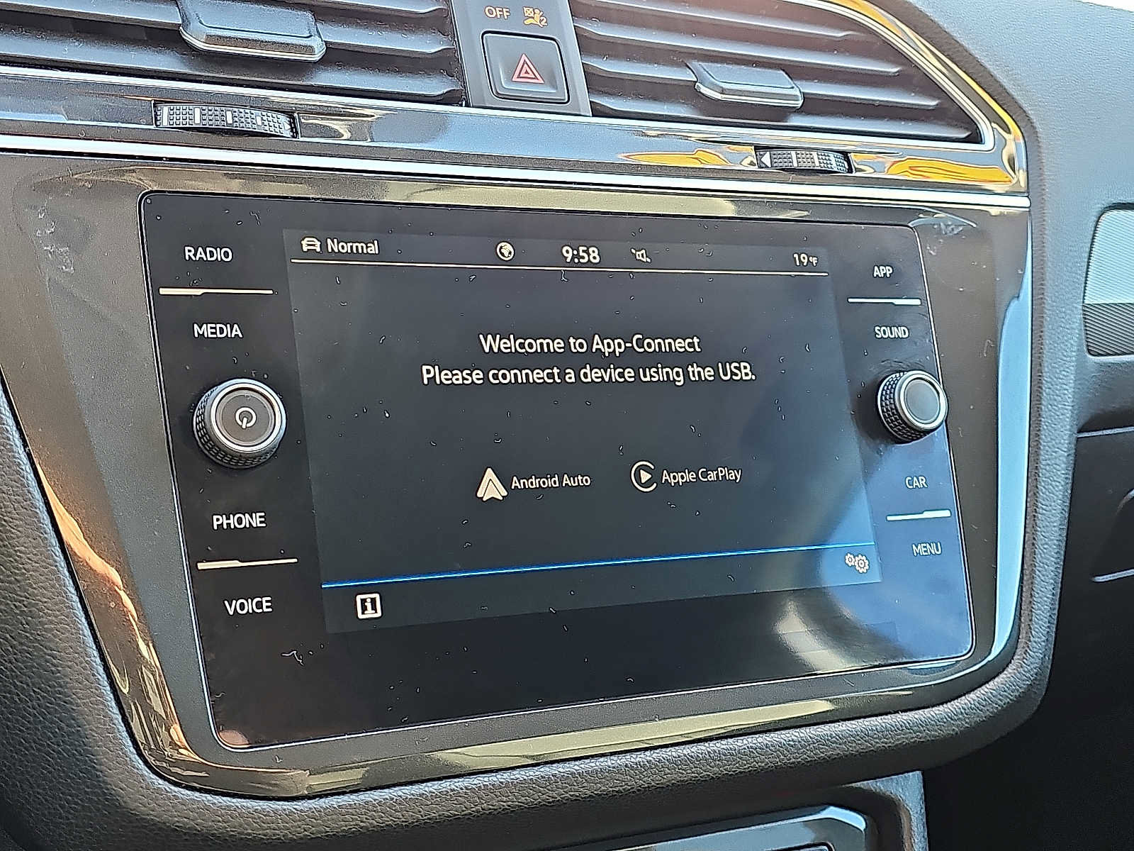 Used 2024 Volkswagen Tiguan SE image 26