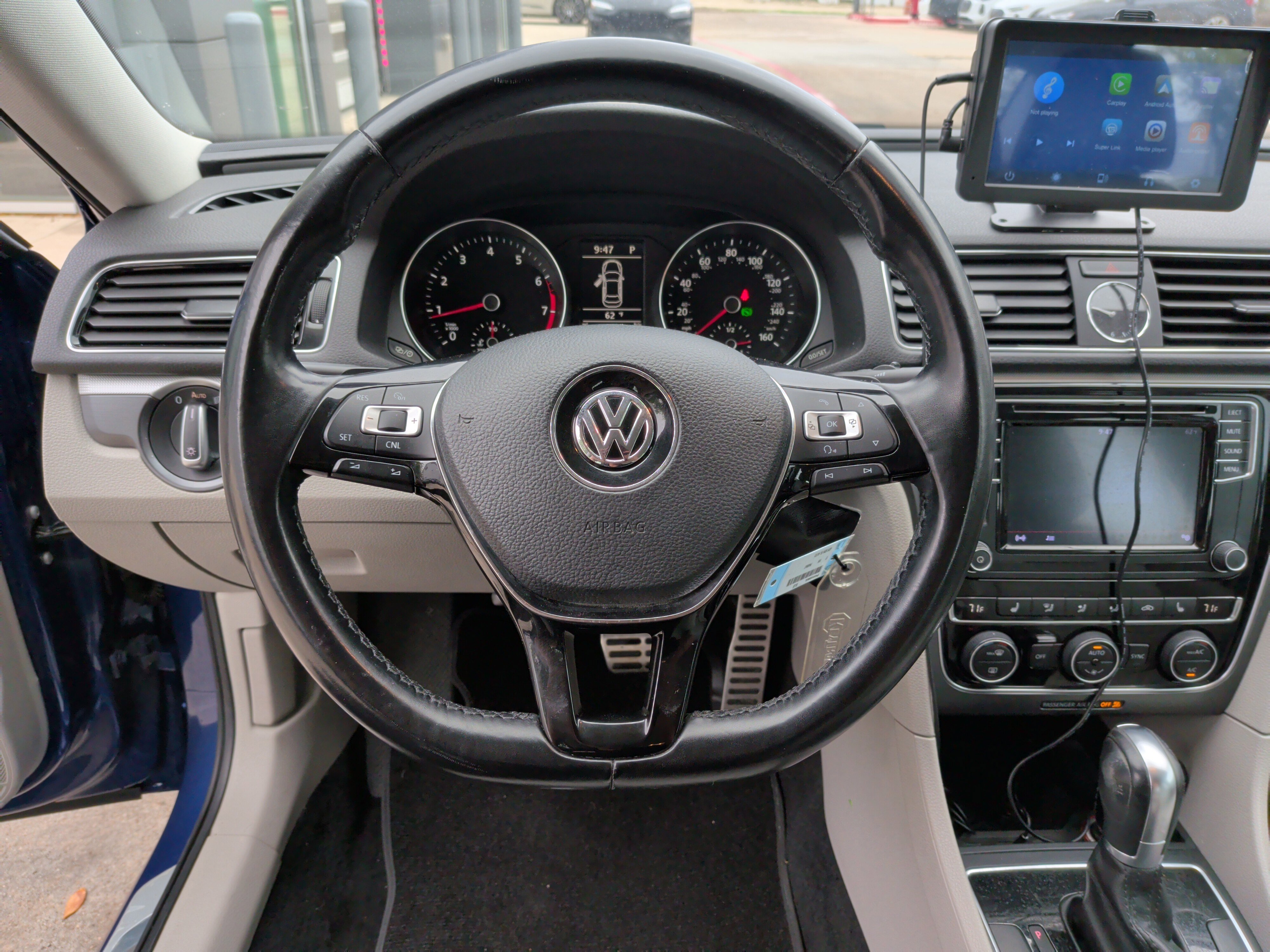 Used 2017 Volkswagen Passat 1.8T R-Line w/ R-Line Lighting Package image 18