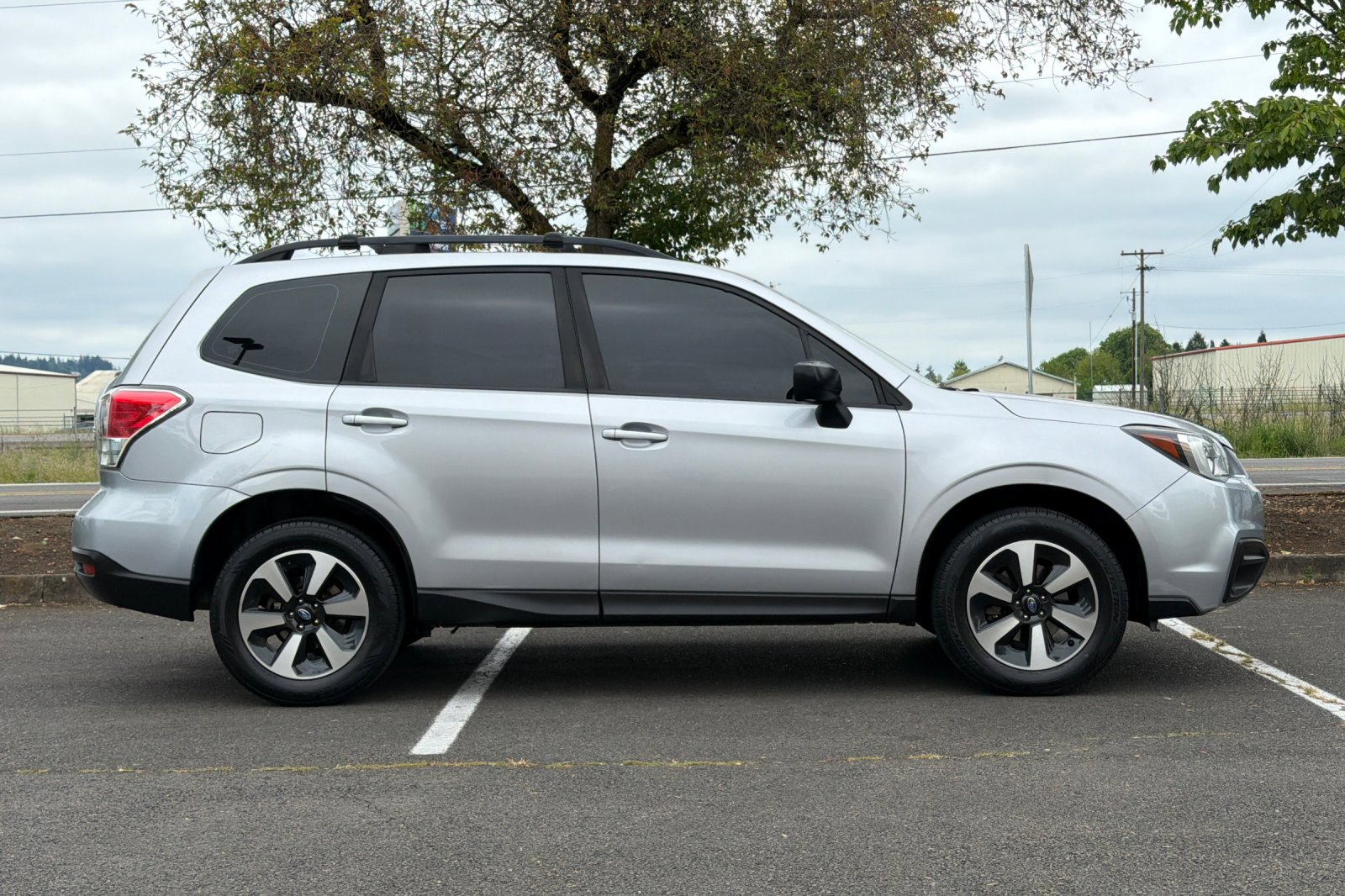 Used 2017 Subaru Forester 2.5i w/ Alloy Wheel Package AWD/4WD image 3