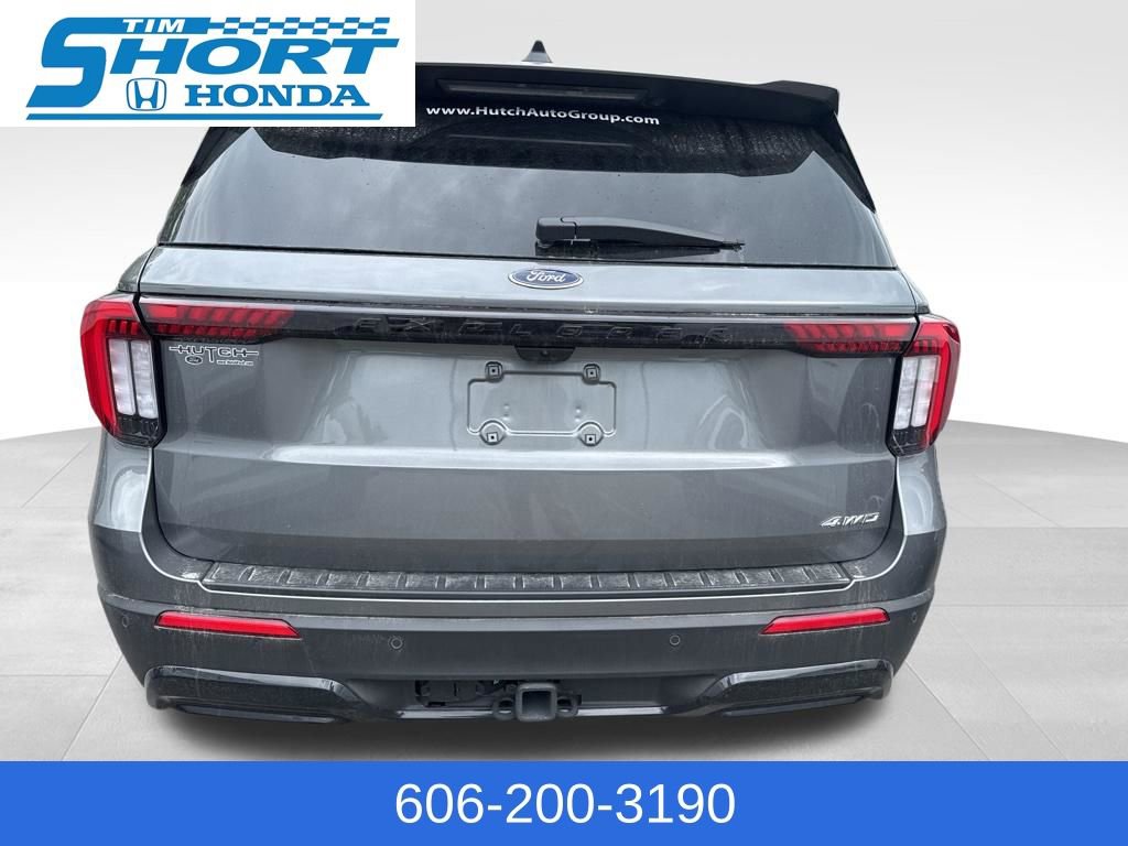 Used 2025 Ford Explorer ST-Line w/ Premium Package image 8