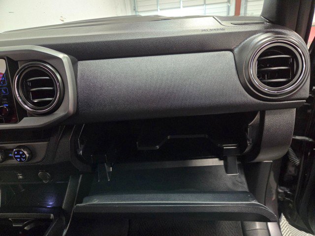 Used 2016 Toyota Tacoma TRD Sport image 43