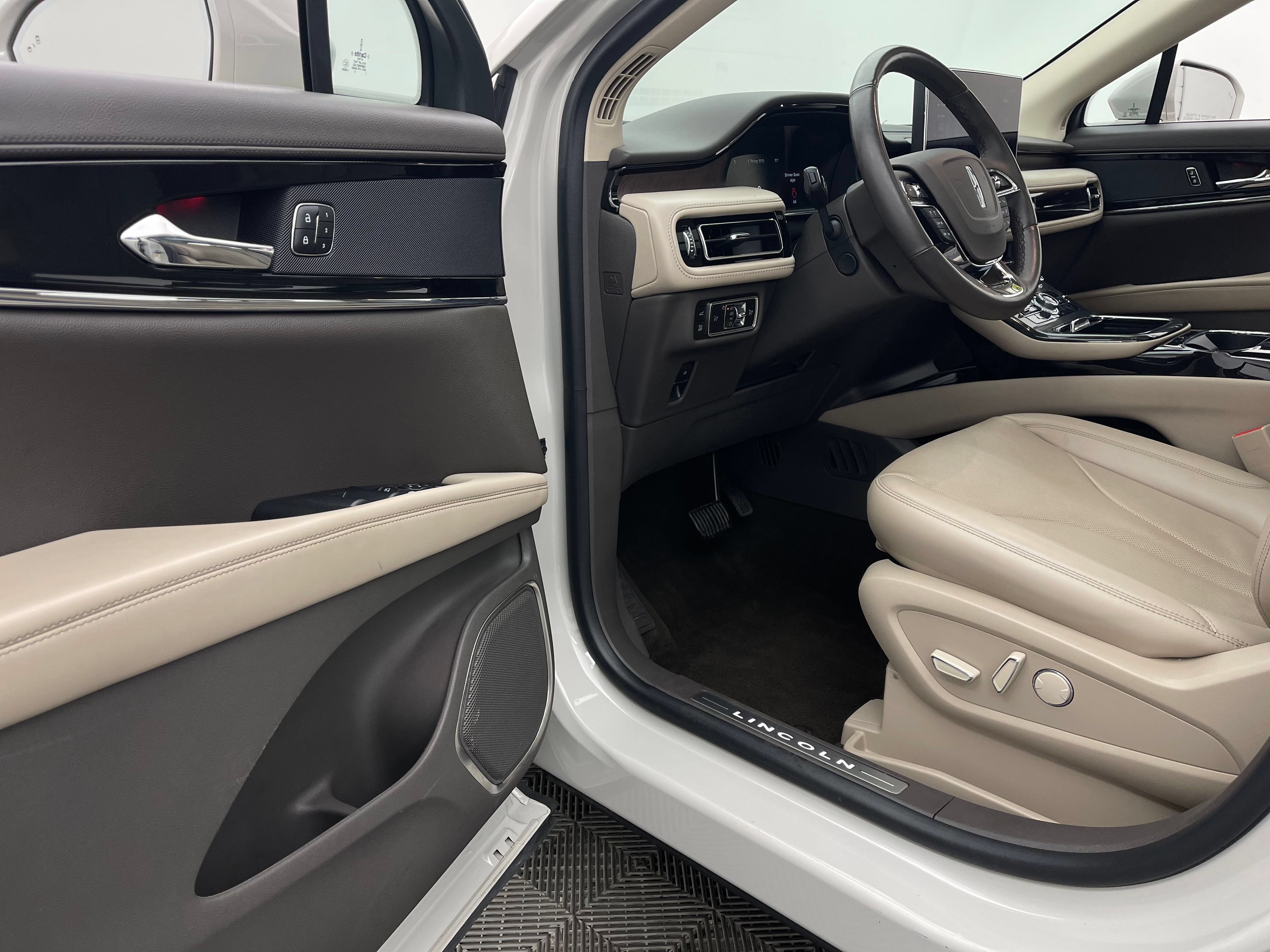 Used 2023 Lincoln Nautilus Reserve AWD/4WD image 17
