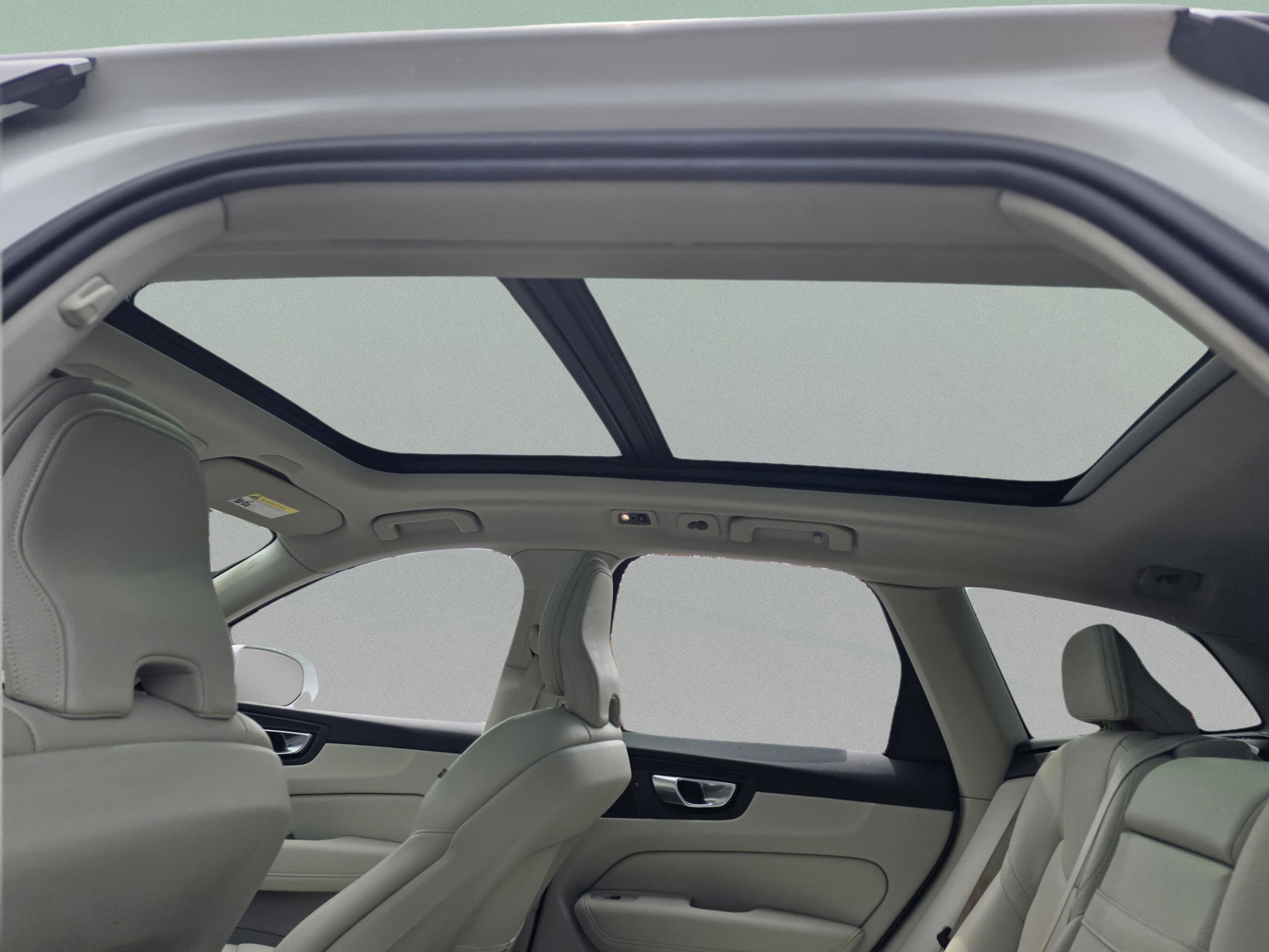 Used 2021 Volvo XC60 T5 Momentum w/ Climate Package image 23