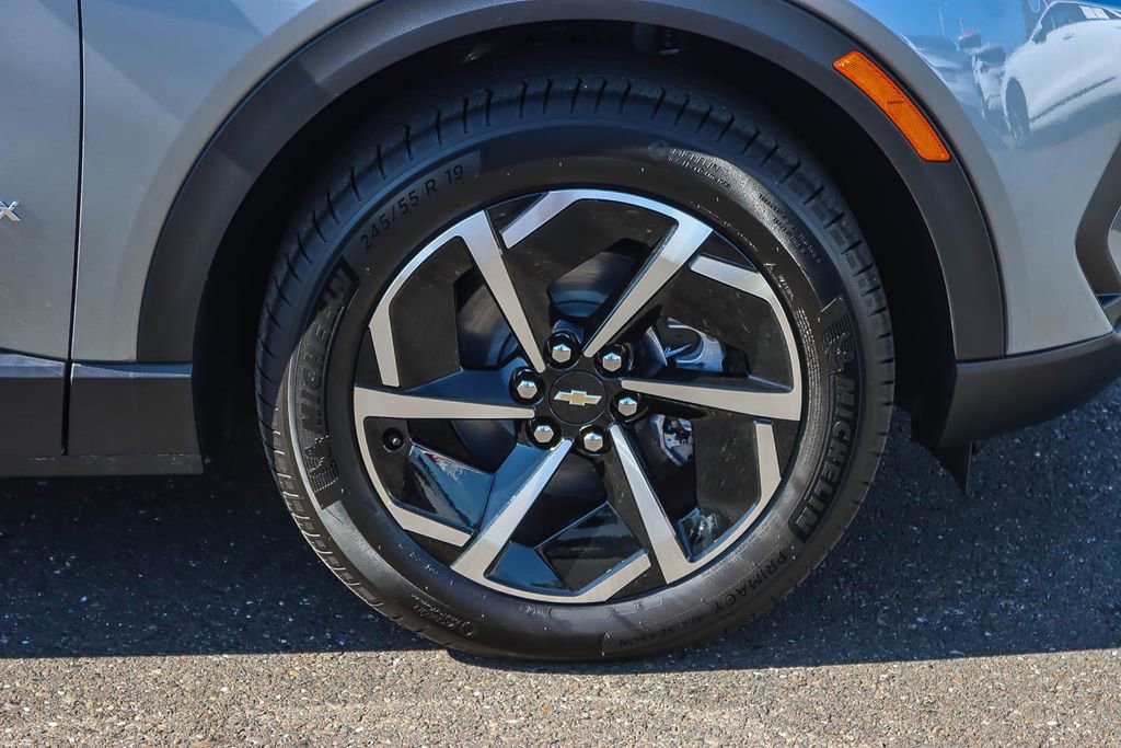 New 2026 Chevrolet Equinox EV LT image 9