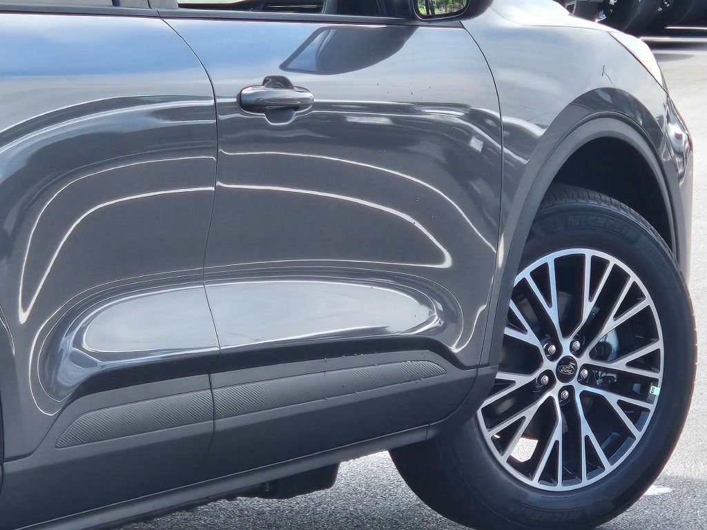 Used 2024 Ford Escape SE image 13