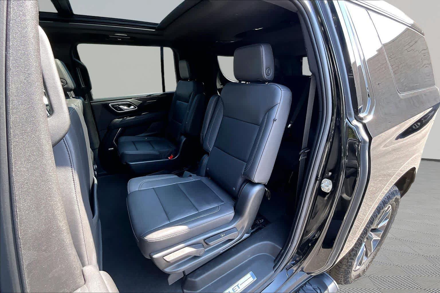 Used 2023 Chevrolet Suburban Z71 w/ Off-Road Capability Package AWD/4WD image 21