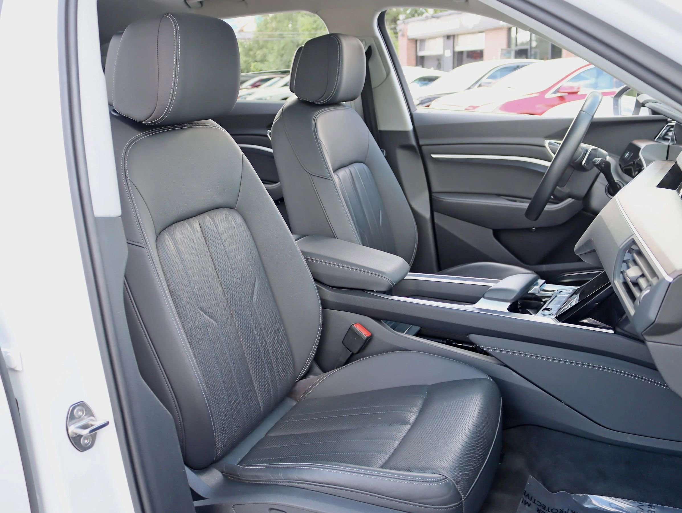 Used 2019 Audi e-tron Premium Plus image 30