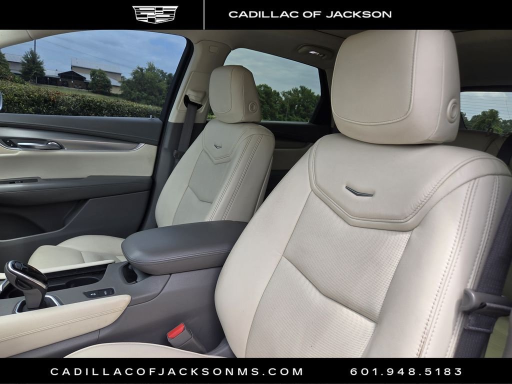 Used 2017 Cadillac XT5 Premium Luxury w/ Driver Assist Package FWD image 10