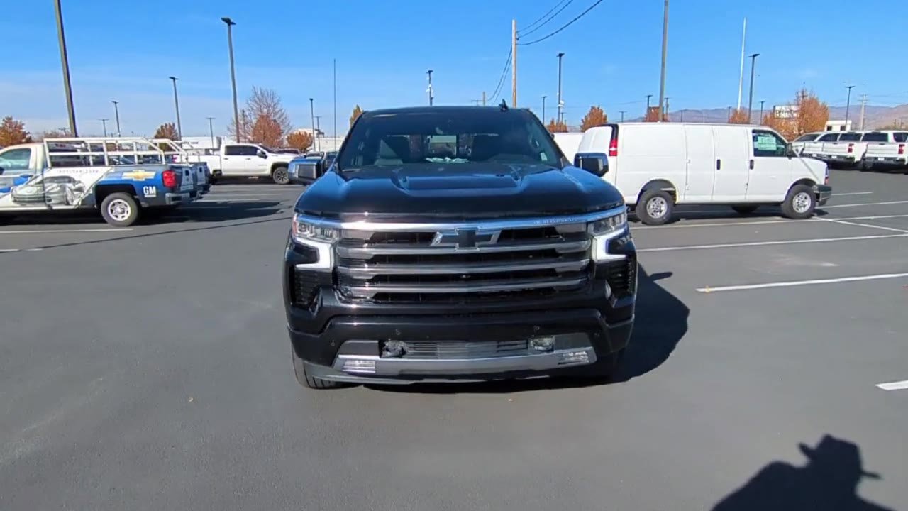 Used 2023 Chevrolet Silverado 1500 High Country w/ High Country Premium Package image 3