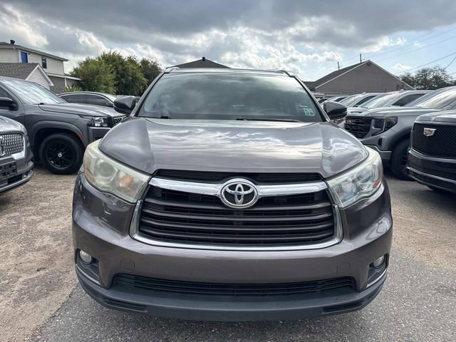 Used 2016 Toyota Highlander XLE image 2