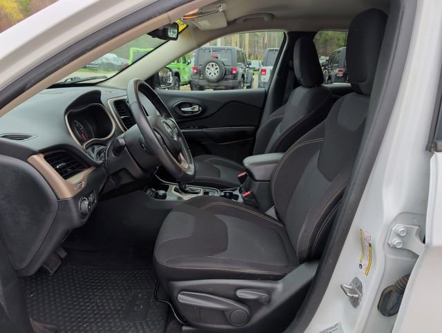 Used 2016 Jeep Cherokee Latitude w/ Cold Weather Group image 12